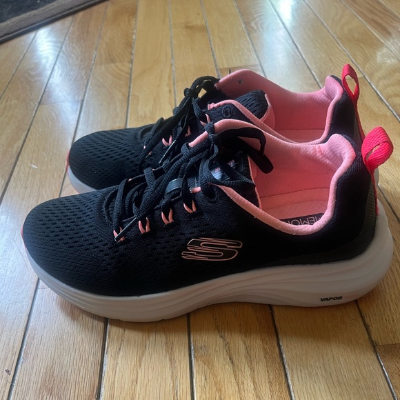 Women’s Skechers Vapor Foam Air- Cooled Memory Foam Black & Pink Shoes- Size 6 - Picture 9 of 16
